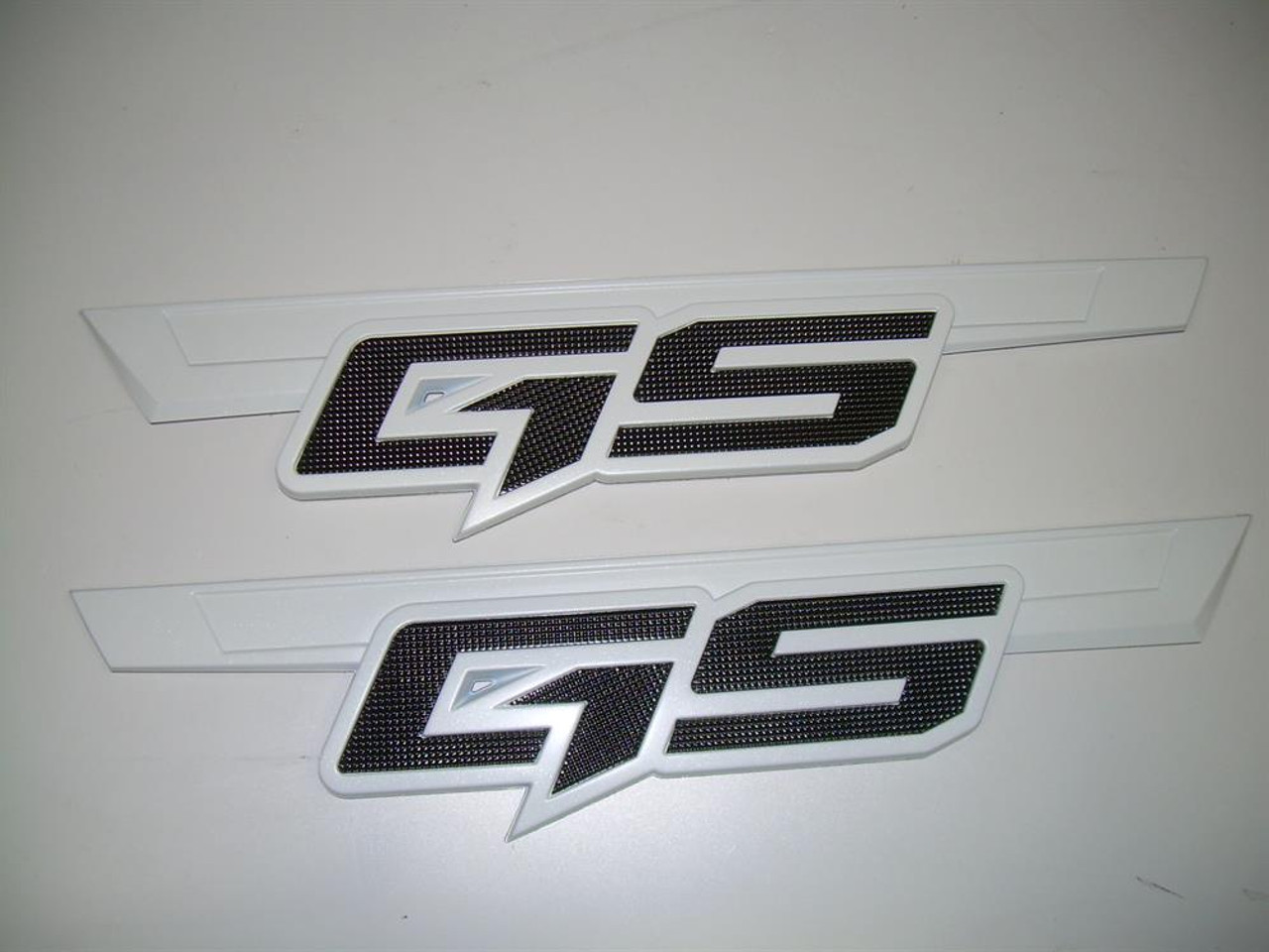 DECAL GS24 MODEL DESIGNATOR CHROMAX SET WHITE CHROMAX