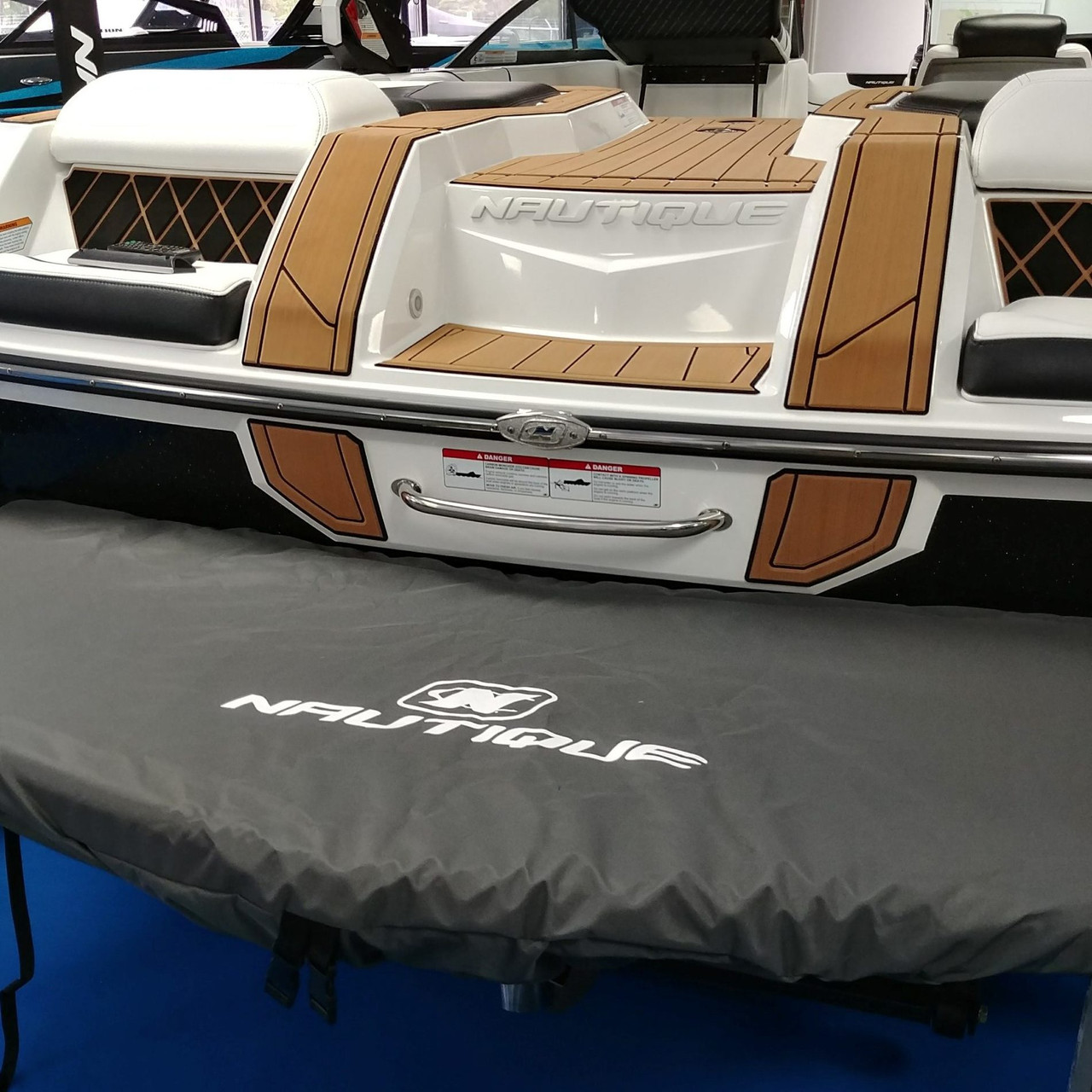 Platform Cover-Nautique Logo