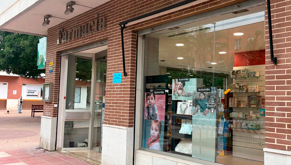 Fachada de la Farmacia Villasana en Murcia