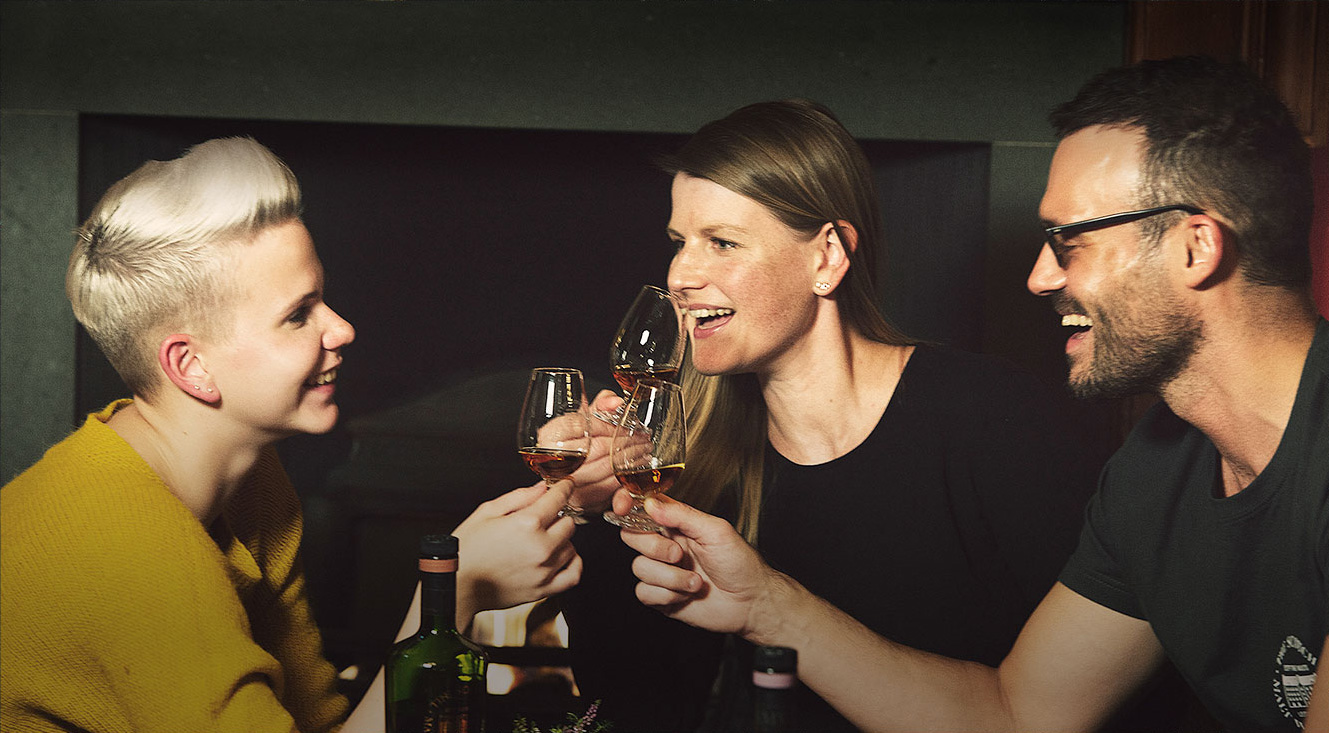 BELONG TO THE WORLD'S MOST ENTERTAINING WHISKY CLUB