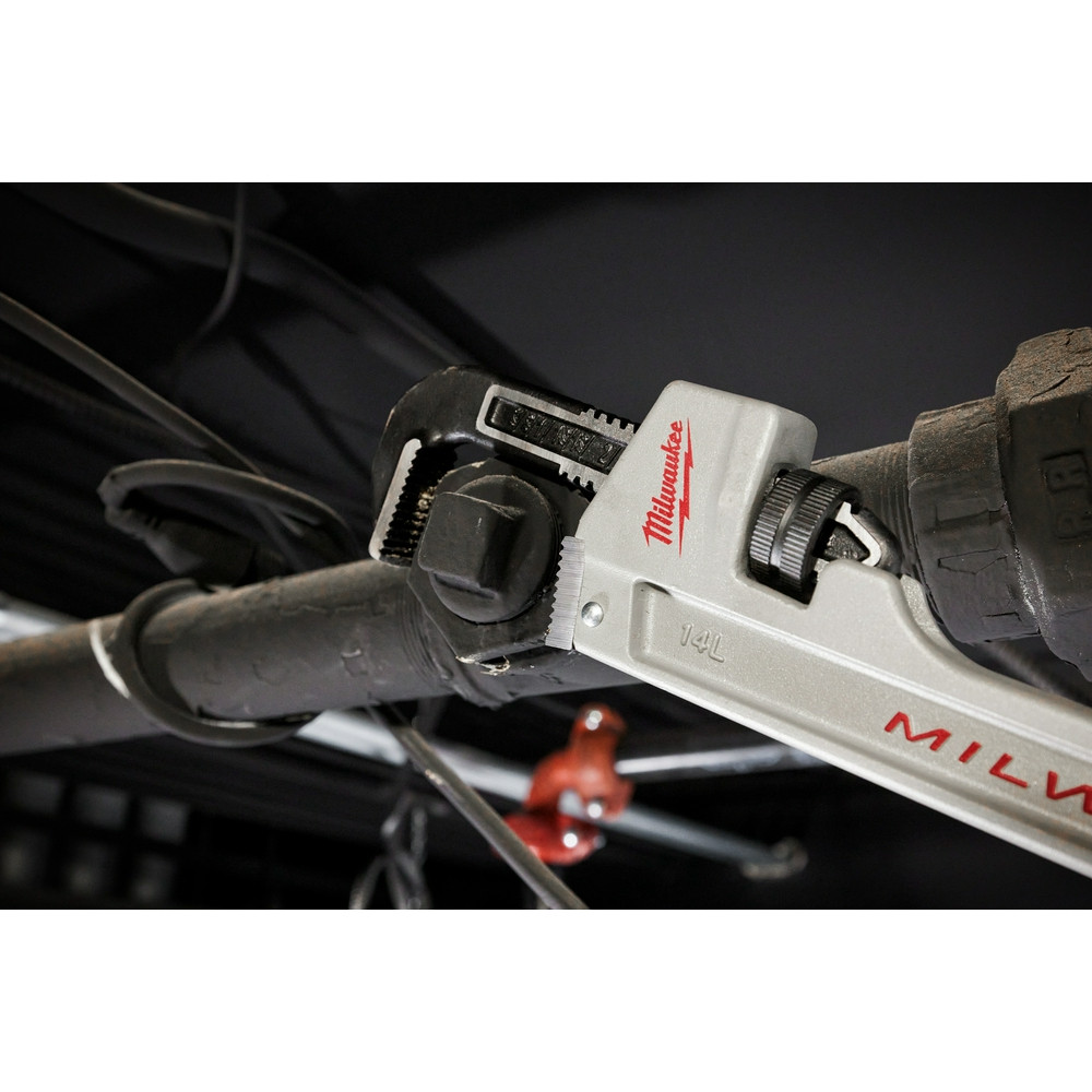 Milwaukee 48-22-7215 Aluminium Pipe Wrench-14 Inch with POWERLENGTH Handle