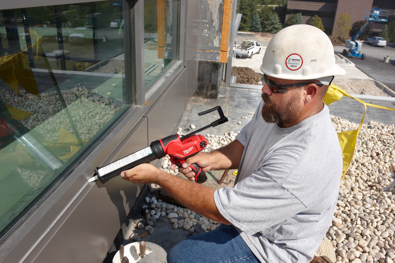 Milwaukee 2441-20 M12 10 oz Caulk Gun