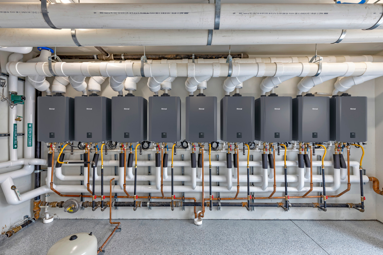 Rinnai Sensei CX Series 9 GPM 160,000 BTU Indoor Outdoor Commercial Tankless Water Heater - CX160IN