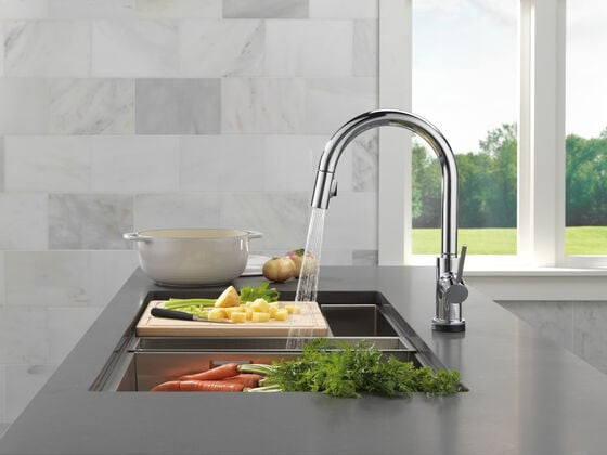Delta Trinsic Touch2O Kitchen Faucet with Touchless Technology in Chrome - 9159TL-DST