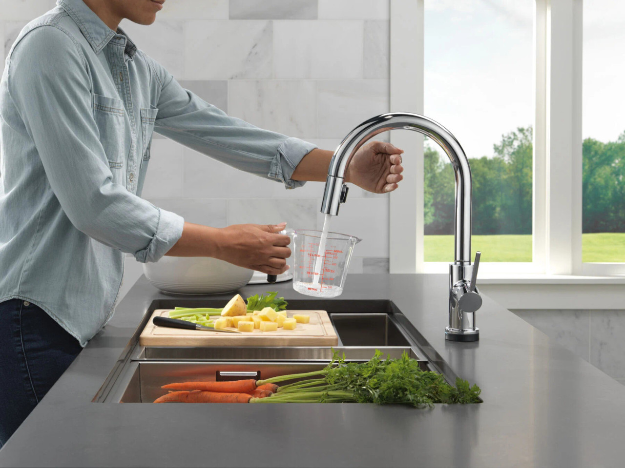 Delta Trinsic VoiceIQ Kitchen Faucet with Touch2O with Touchless Technology in Chrome - 9159TLV-DST