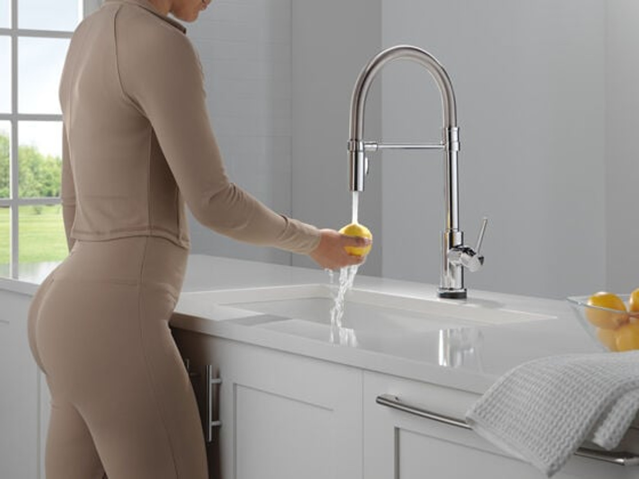 Delta Trinsic Touch2O Kitchen Faucet with Touchless Technology in Chrome - 9659TL-DST
