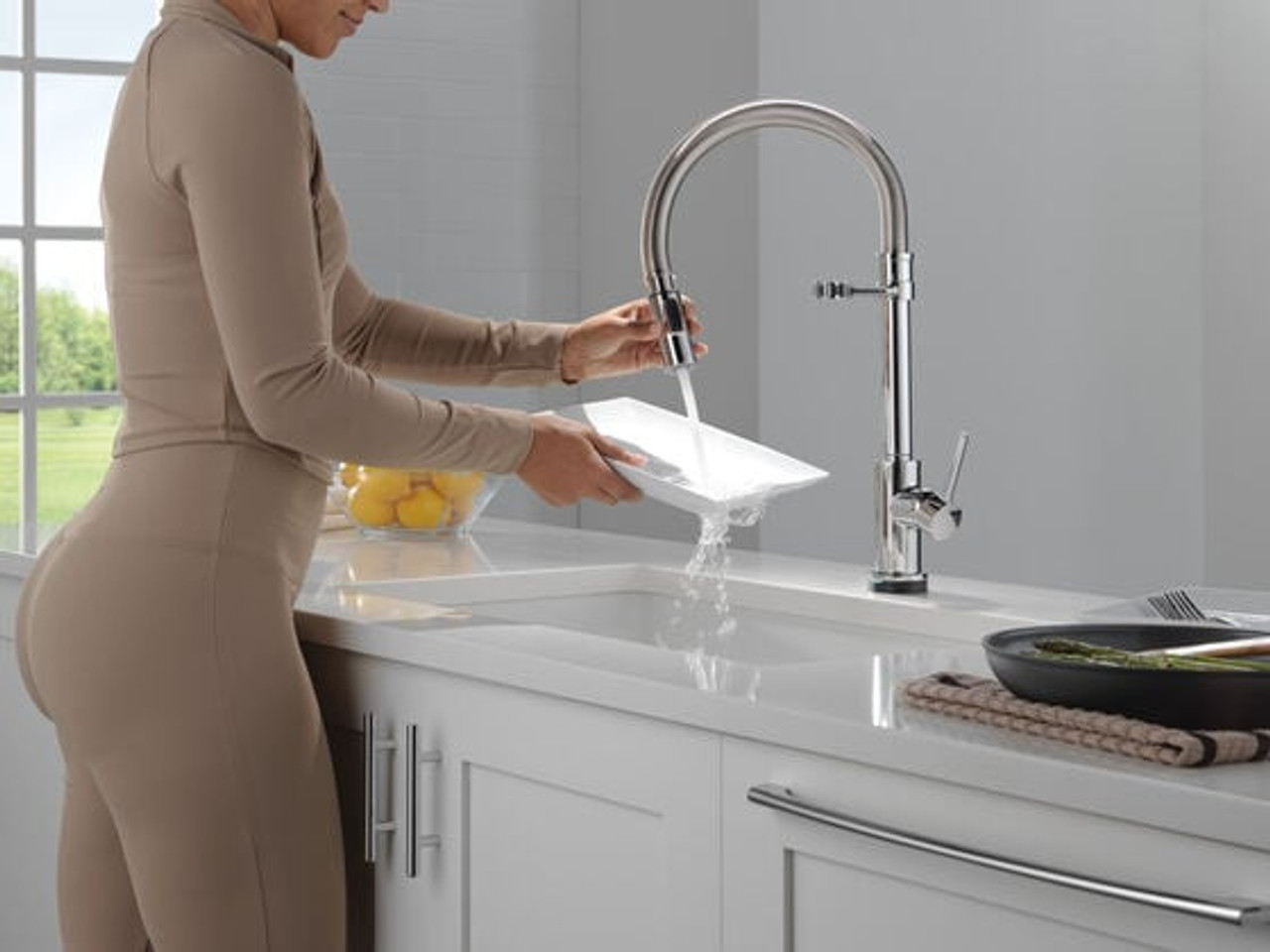 Delta Trinsic Touch2O Kitchen Faucet with Touchless Technology in Chrome - 9659TL-DST