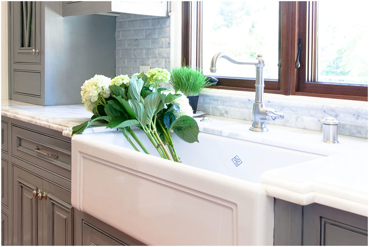 Rohl Egerton 30" Single Bowl Farmhouse Apron Front Fireclay Kitchen Sink in White (WH) - RC3017WH