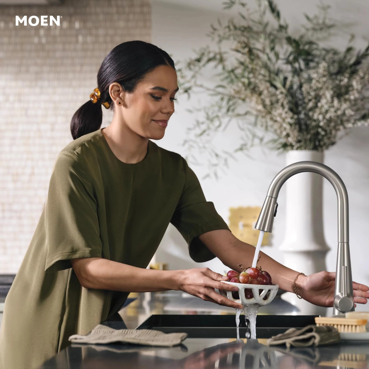 Moen Sleek Touchless Pull-Down Kitchen Faucet in Spot Resist Stainless - 7864EWSRS