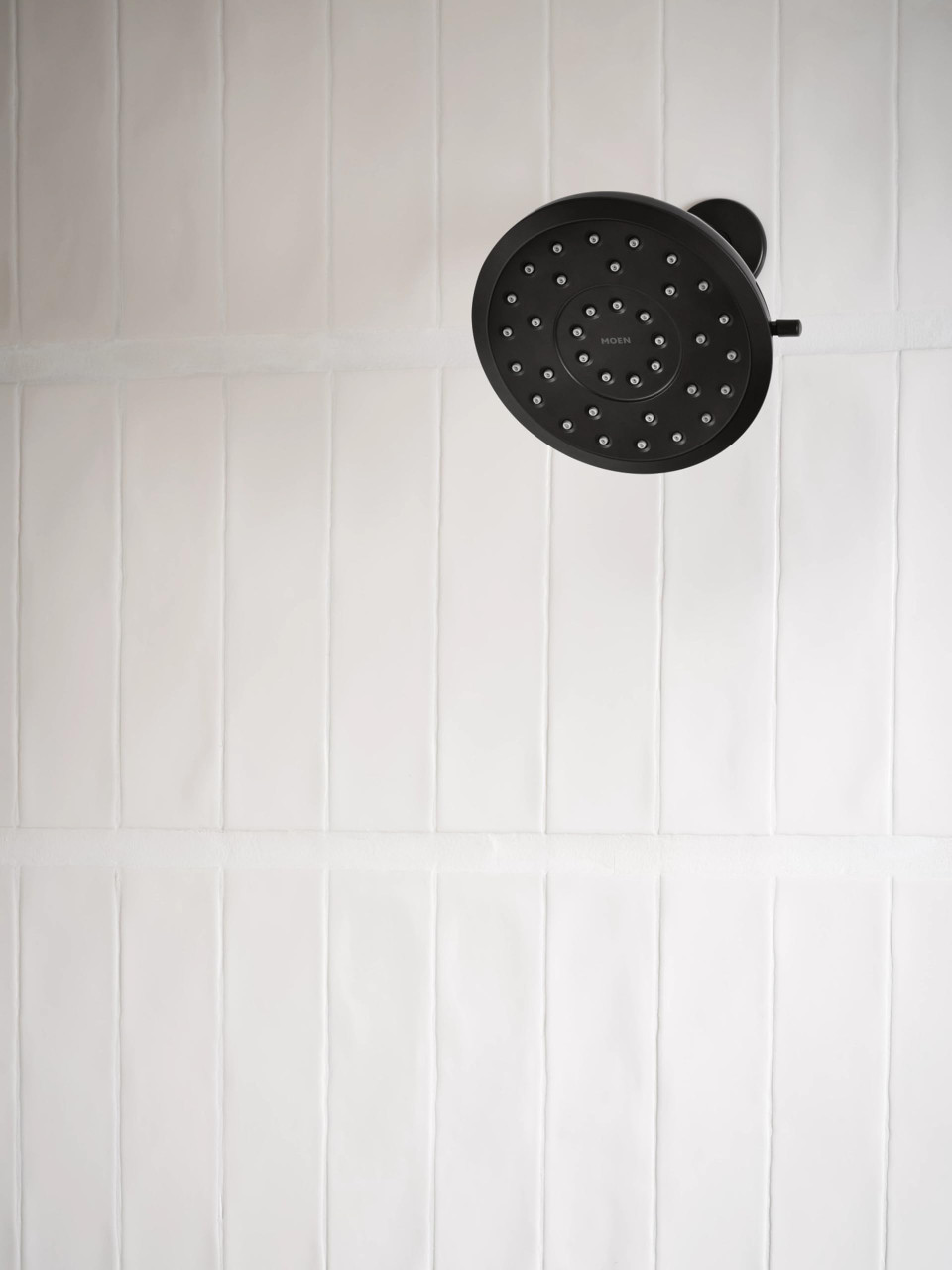 Moen Verso Infiniti Dial Round Rain Shower Head 7 Inch Diameter Spray Head in Matte Black - 220R7BL