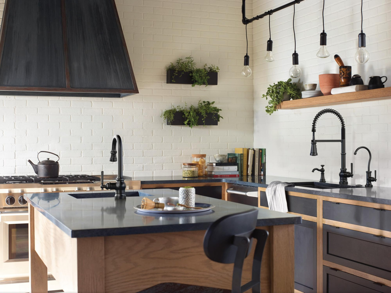 Moen Paterson Pulldown Kitchen Faucet with Power Boost Traditional Kitchen Faucet One Handle Easy Installation in Matte Black - S72003BL