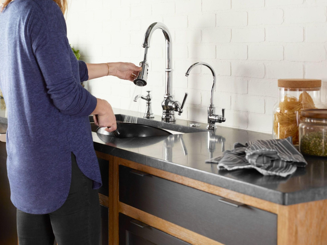 Moen Paterson Pulldown Kitchen Faucet with Power Boost Traditional Kitchen Faucet One Handle Easy Installation in Chrome - S72003