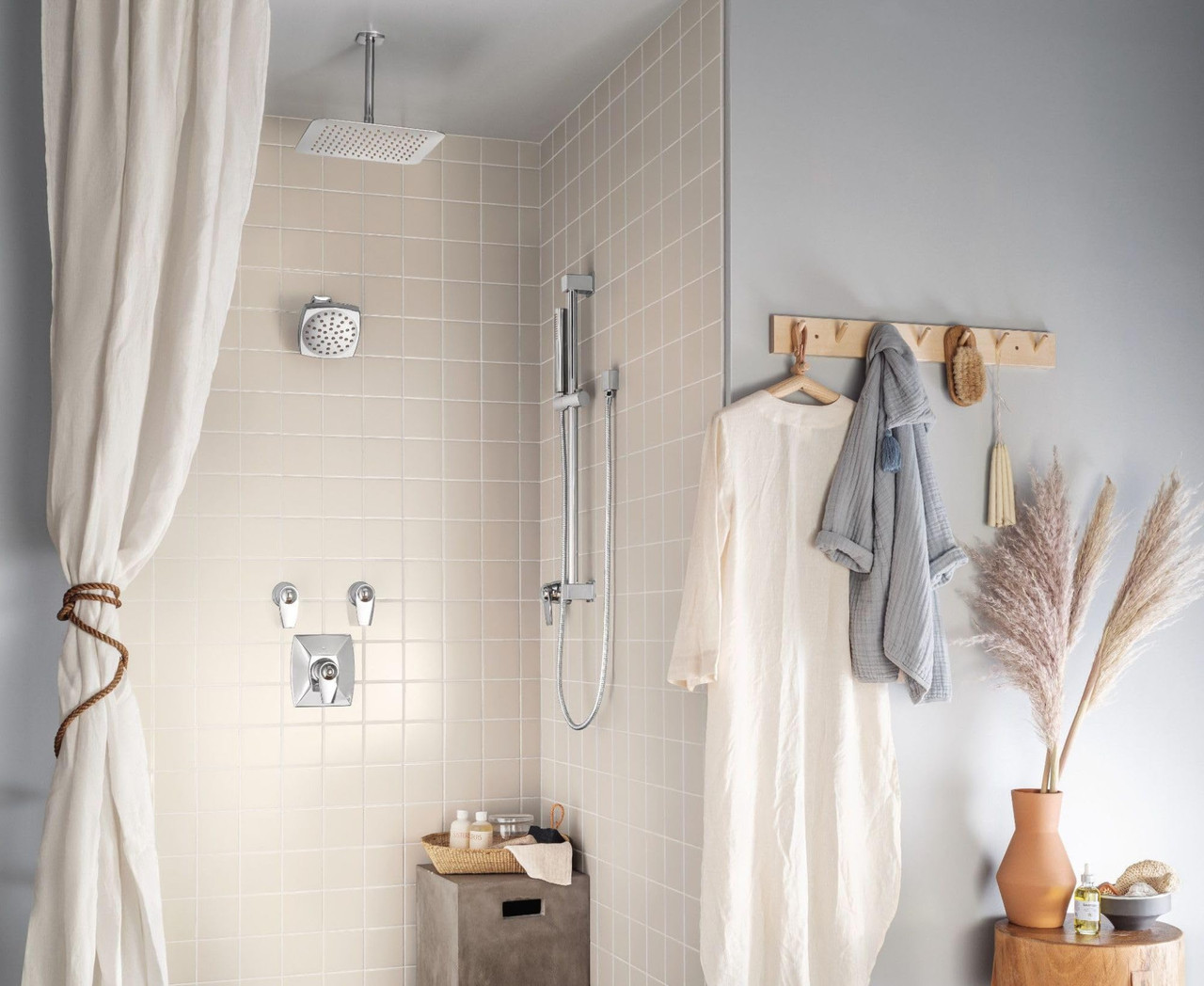 Moen Bathroom 12 Inch Wide Razor Thin Rain Shower Head in Chrome - S1004