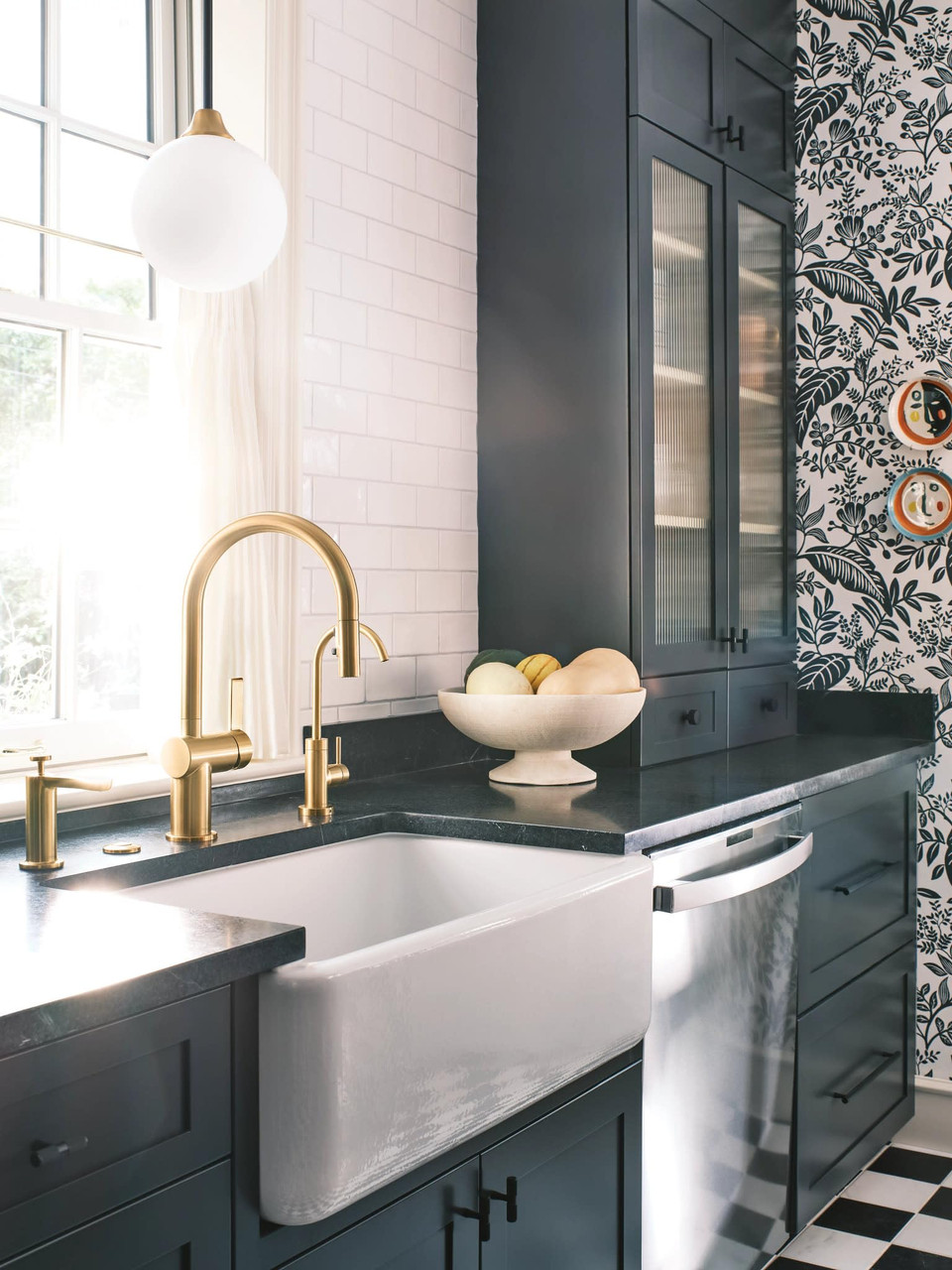 Moen Cia Pulldown Kitchen Faucet with Power Boost Includes Optional Accents in Brushed Gold - 7622BG