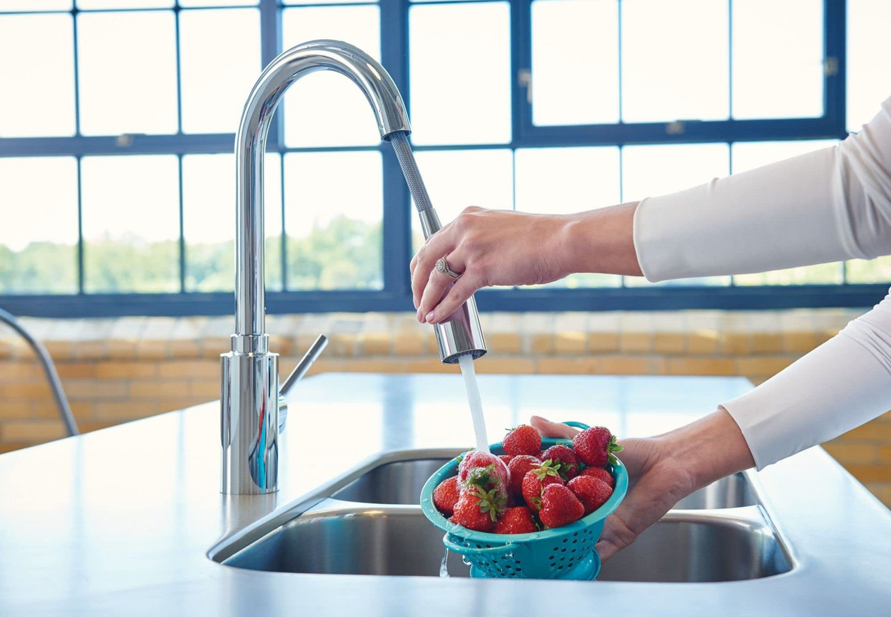 Moen Genta LX One Handle Modern Kitchen Faucet with Pull Down Sprayer Reflex Docking Head Faucet for Kitchen Sink with Power Boost for a Faster Clean 7882 in Chrome - 7882