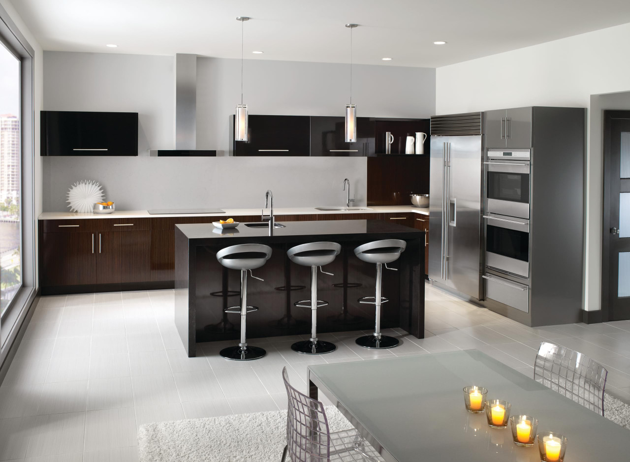 Moen One Handle Modern Kitchen Pulldown Faucet with Reflex Docking System and Power Clean Spray Technology 7565 in Chrome - 7565