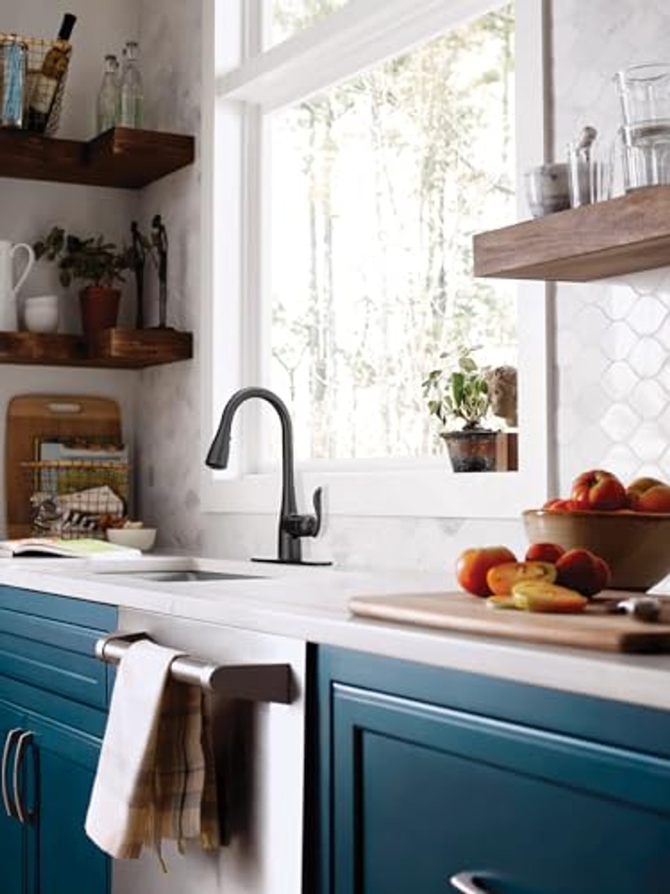 Moen Arbor One Handle Pulldown Kitchen Sink Faucet Featuring Power Boost and Reflex Docking System Kitchen Faucet with Pull Down Sprayer in Matte Black - 7594BL