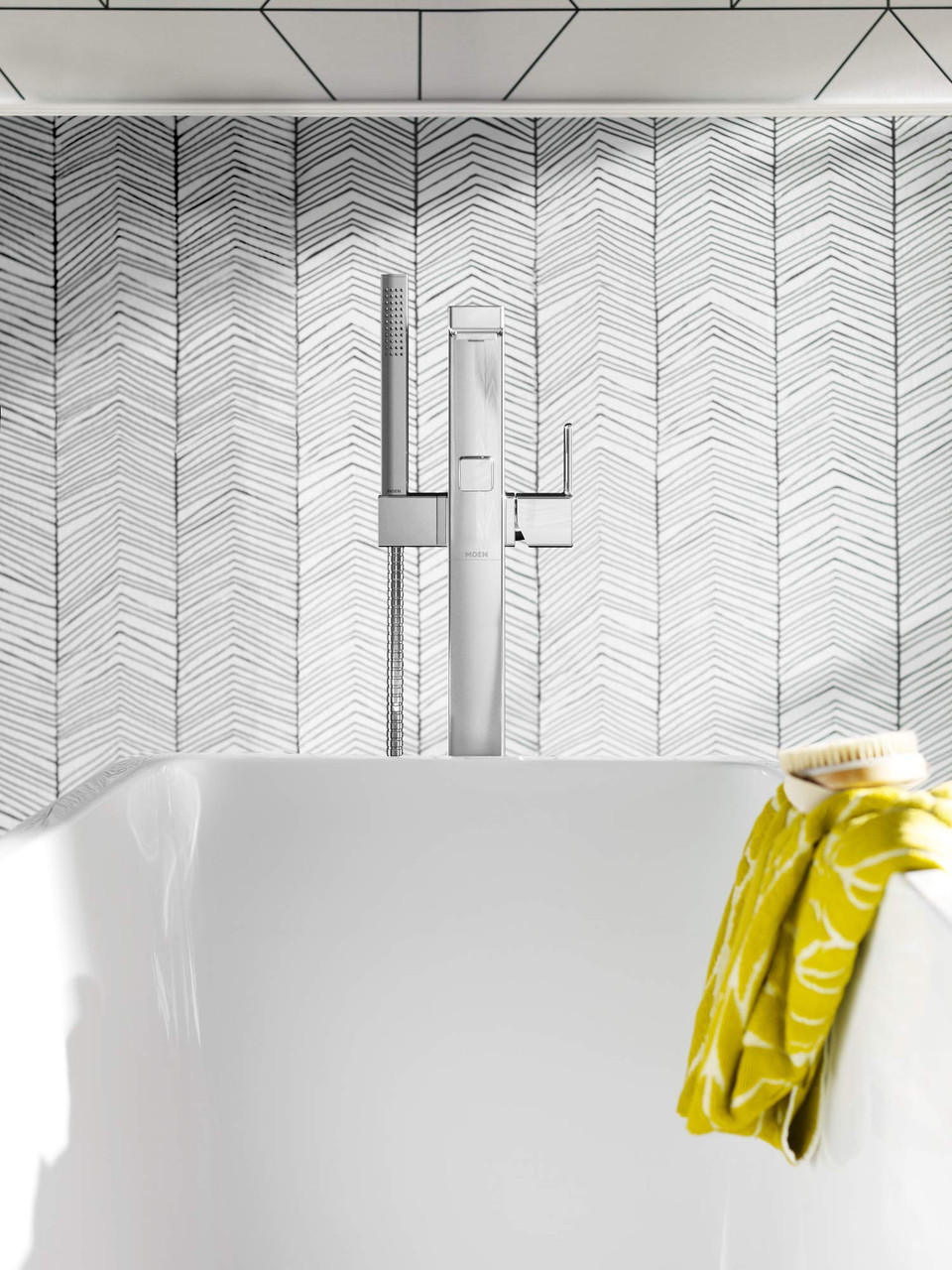 Moen 90 Degree One Handle Freestanding Floor Mount Tub Filler with Handshower in Chrome - S905