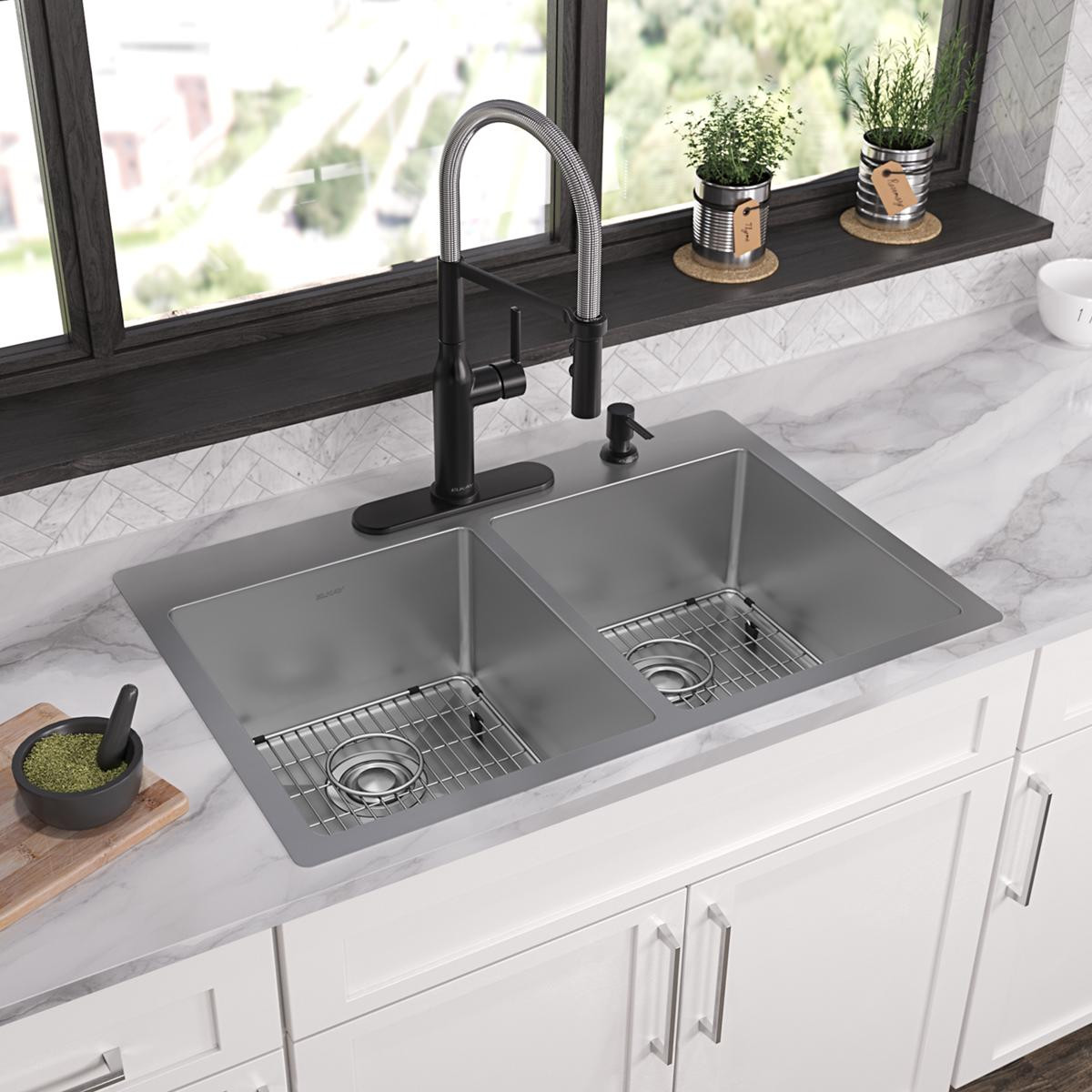 Elkay Crosstown 18 Gauge Stainless Steel 33" x 22" x 9" 4-Hole Equal Double Bowl Dual Mount Sink Kit