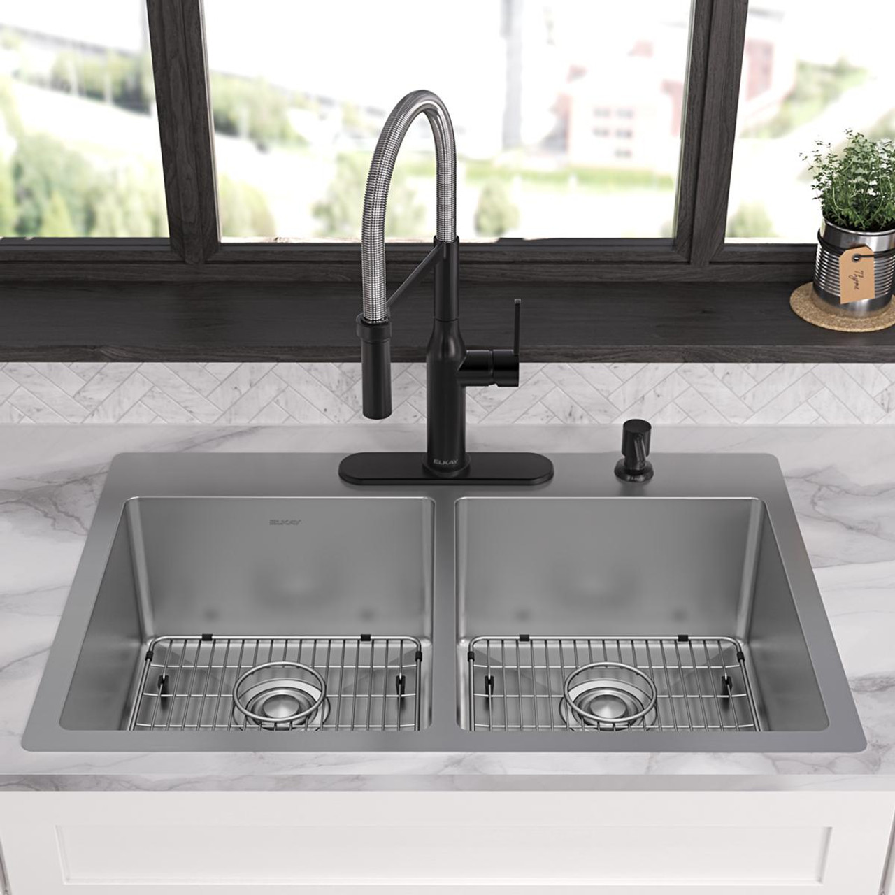 Elkay Crosstown 18 Gauge Stainless Steel 33" x 22" x 9" 4-Hole Equal Double Bowl Dual Mount Sink Kit