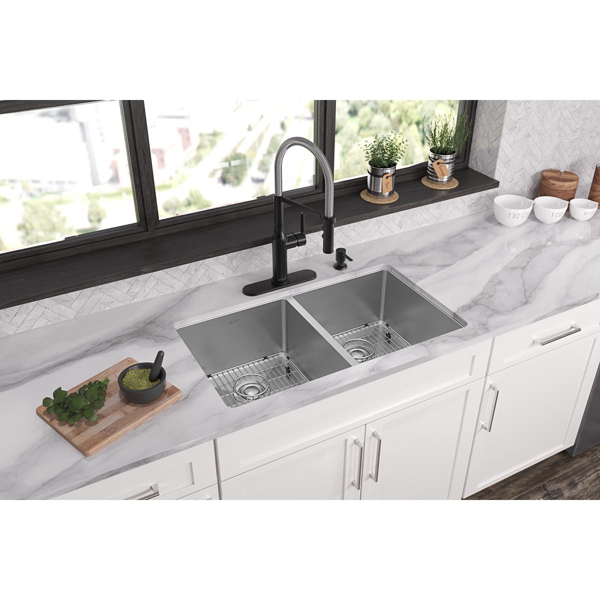 Elkay Crosstown 18 Gauge Stainless Steel 33" x 22" x 9" 4-Hole Equal Double Bowl Dual Mount Sink Kit