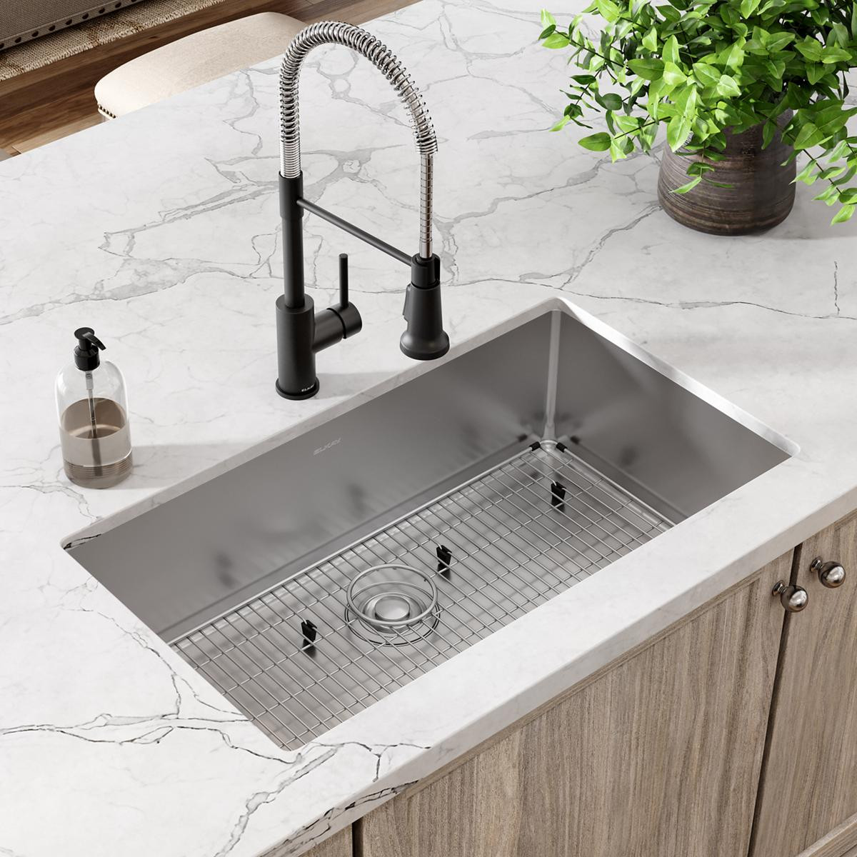 Elkay Crosstown 18 Gauge Stainless Steel 33" x 22" x 9" 1-Hole Single Bowl Dual Mount Sink Kit