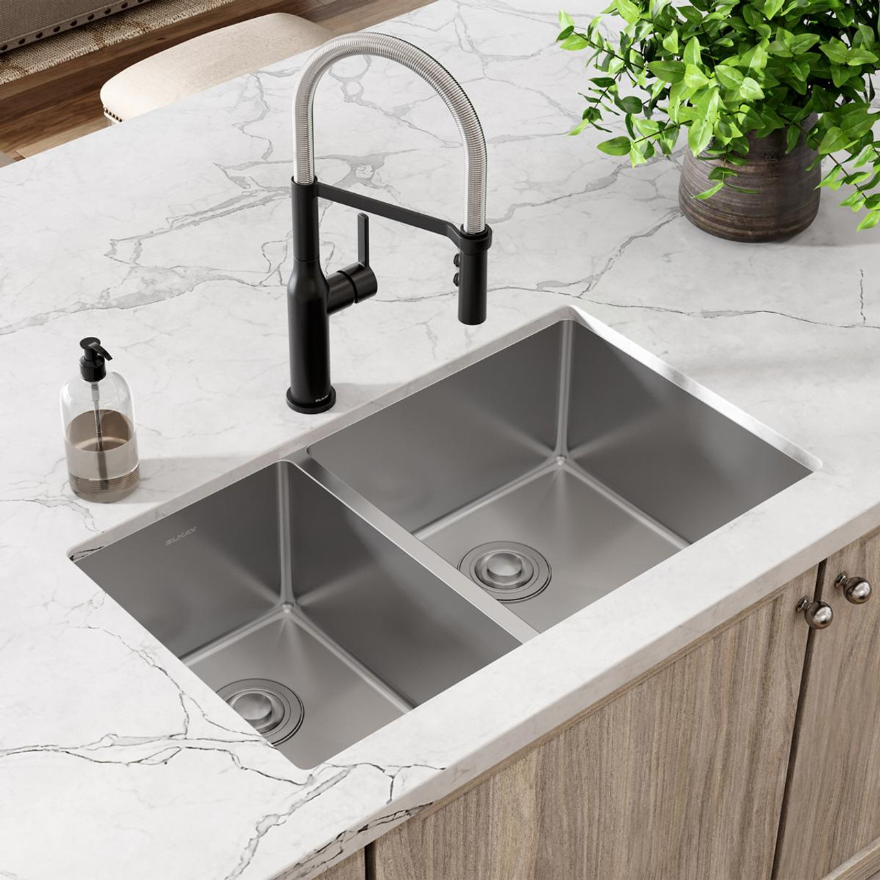 Elkay Crosstown 18 Gauge Stainless Steel 31-1/2" x 18-1/2" x 9" 40/60 Double Bowl Undermount Sink