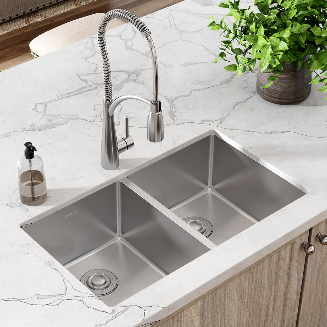 Elkay Crosstown 18 Gauge Stainless Steel 31-1/2" x 18-1/2" x 9", Equal Double Bowl Undermount Sink