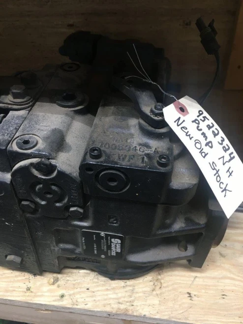 New Holland Hydrostatic Pump 87562845, New old Stock