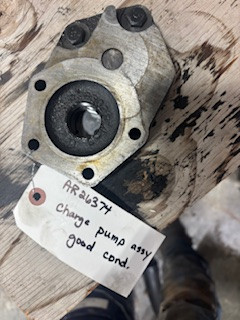AR26374 John Deere charge pump assembly   very good condition
