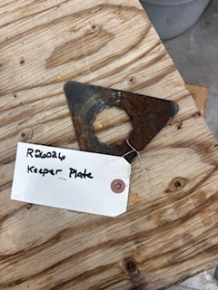 R26026 John Deere Keeper Plate