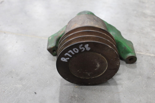 R77058 Idler Pulley with support