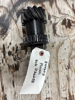 R44642 John Deere Pinion   Sub R26258