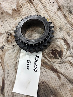 R26252 John Deere 6th and 8th gear 24t