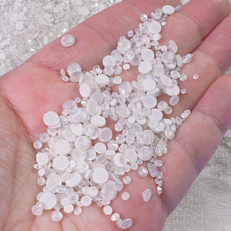 White mix size glass rhinestones 