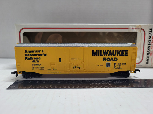 BACHMANN HO SCALE 76036 51' PLUG-DOOR BOX CAR "MILWAUKEE ROAD" In Original Box