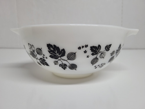 Vintage Pyrex 443  Mixing Bowl - BLACK GOOSEBERRY - RARE - 2 1/2 QT REPLACEMENT