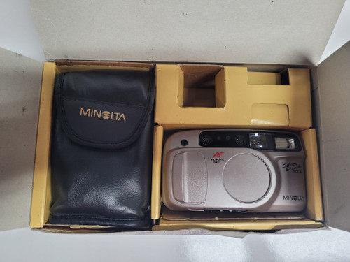 VTG MINOLTA FREEDOM SILVER STREAK ZOOM POINT AND SHOOT 35MM CAMERA W/DATE MEMORY