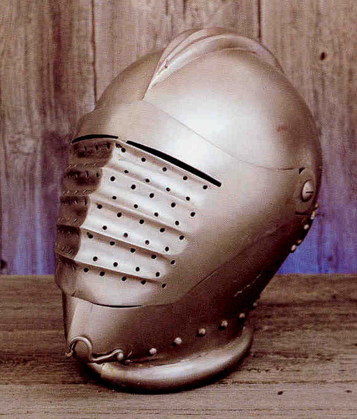 Close Helmet with Bellows Visor