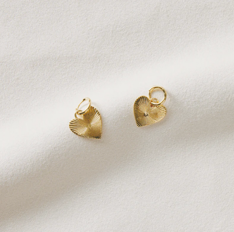 Small Ribbed Heart Huggies