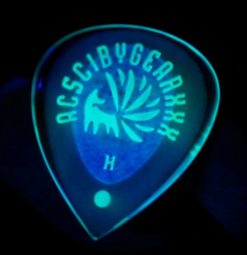 GearXXX FOX Nine-Tails Aurora Fat-J Guitar Pick