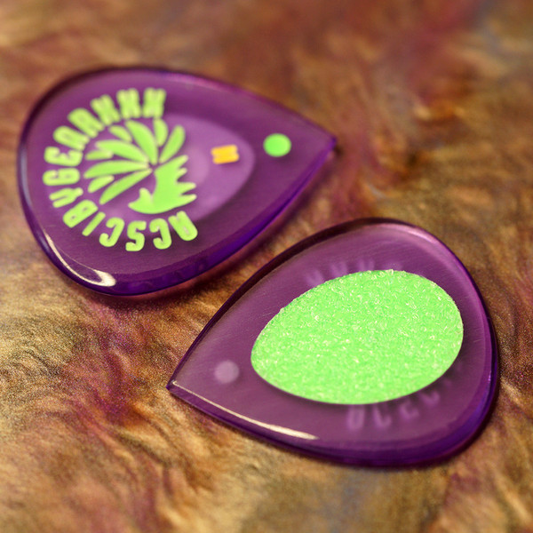 GearXXX Lilith Glow-in-the-Dark Guitar Pick – Purple Optical Field Series Fat J, 1/pc