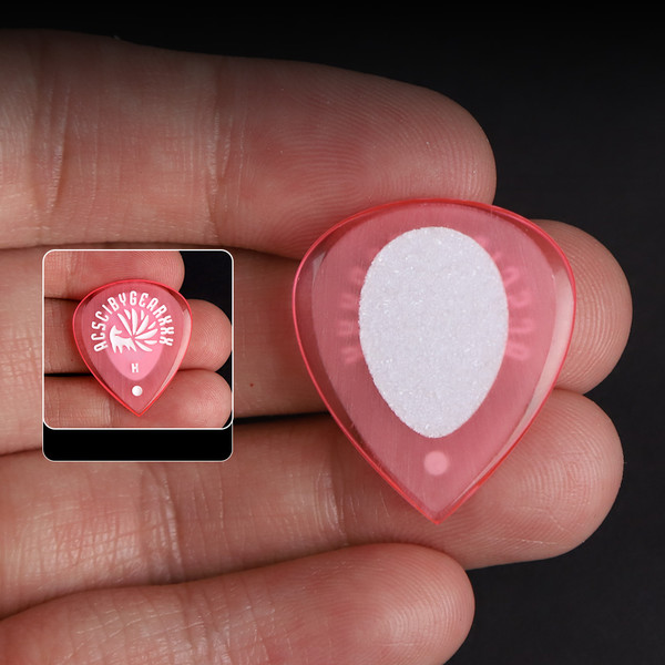 GearXXX FOX Nine-Tails Sakura KOMJ Guitar Pick