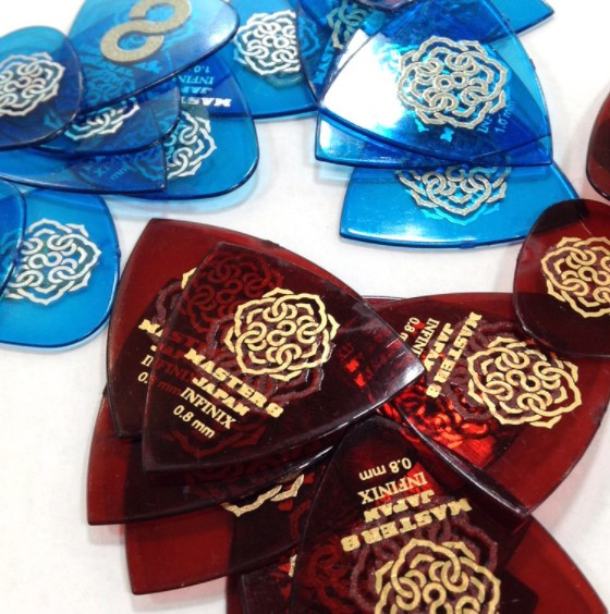 Master 8 Japan Guitar Picks: Materials, Dimensions, Grip Types & Complete Specs