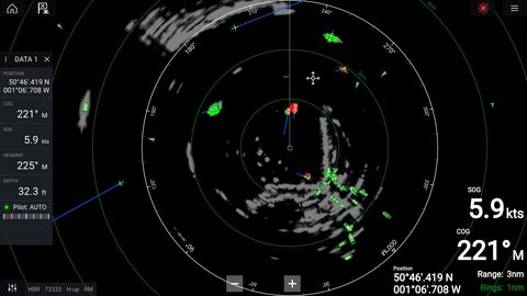 rsz-raymarine-quantum-2-radar-for-sale-with-doppler-target-processing.jpg