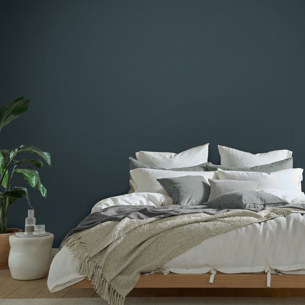 Boyfriend Jeans Paint - 109102_ROOMSET_BOYFRIEND JEANS_02.jpg