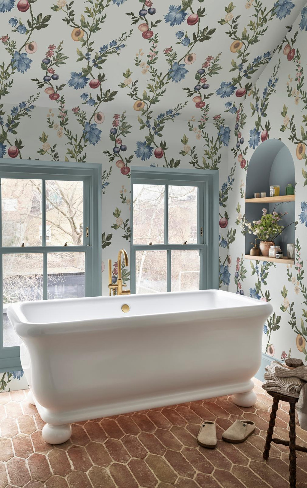 Allurium Day Wallpaper - 142344_ROOMSET_01.jpg