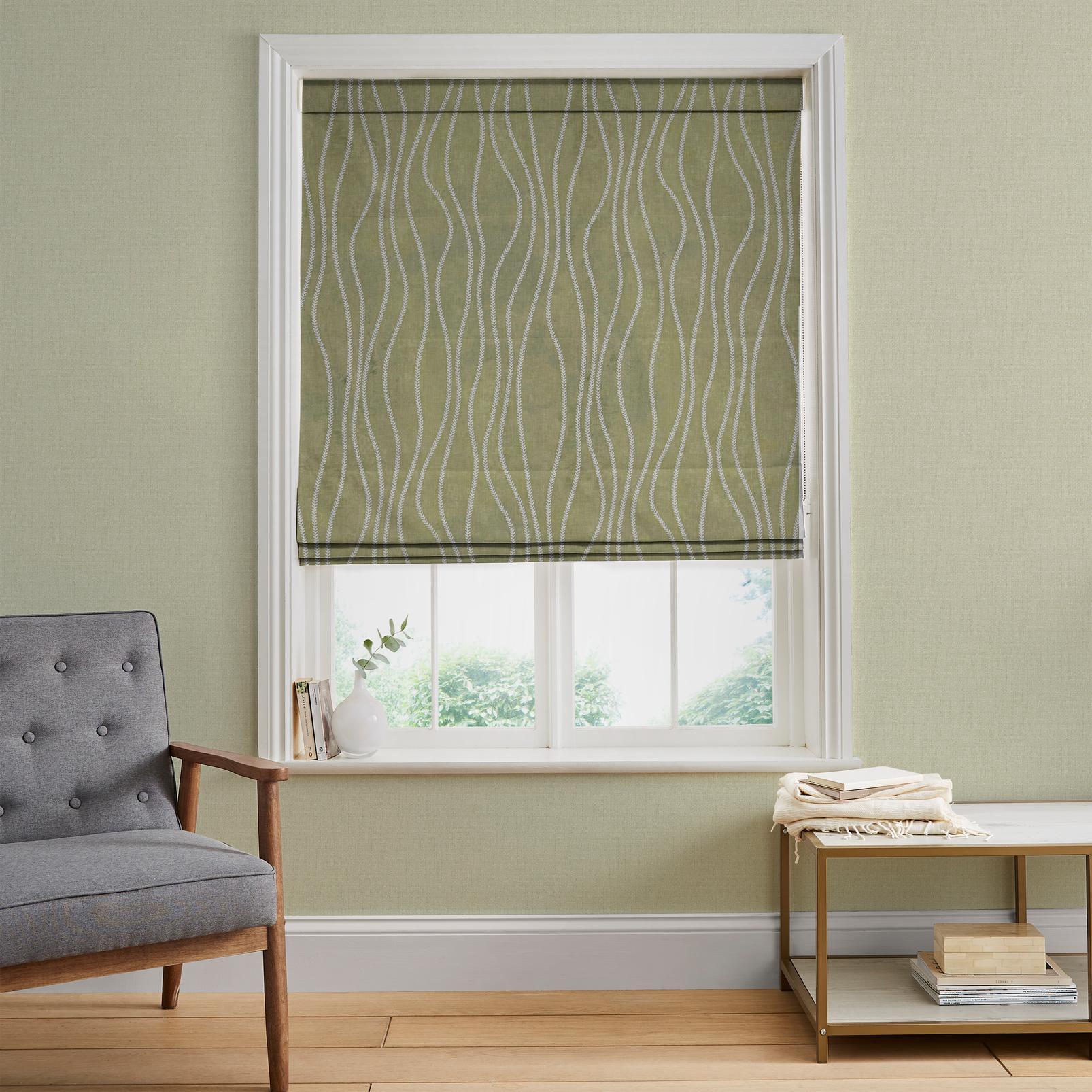 Amara Ivy Roman Blind