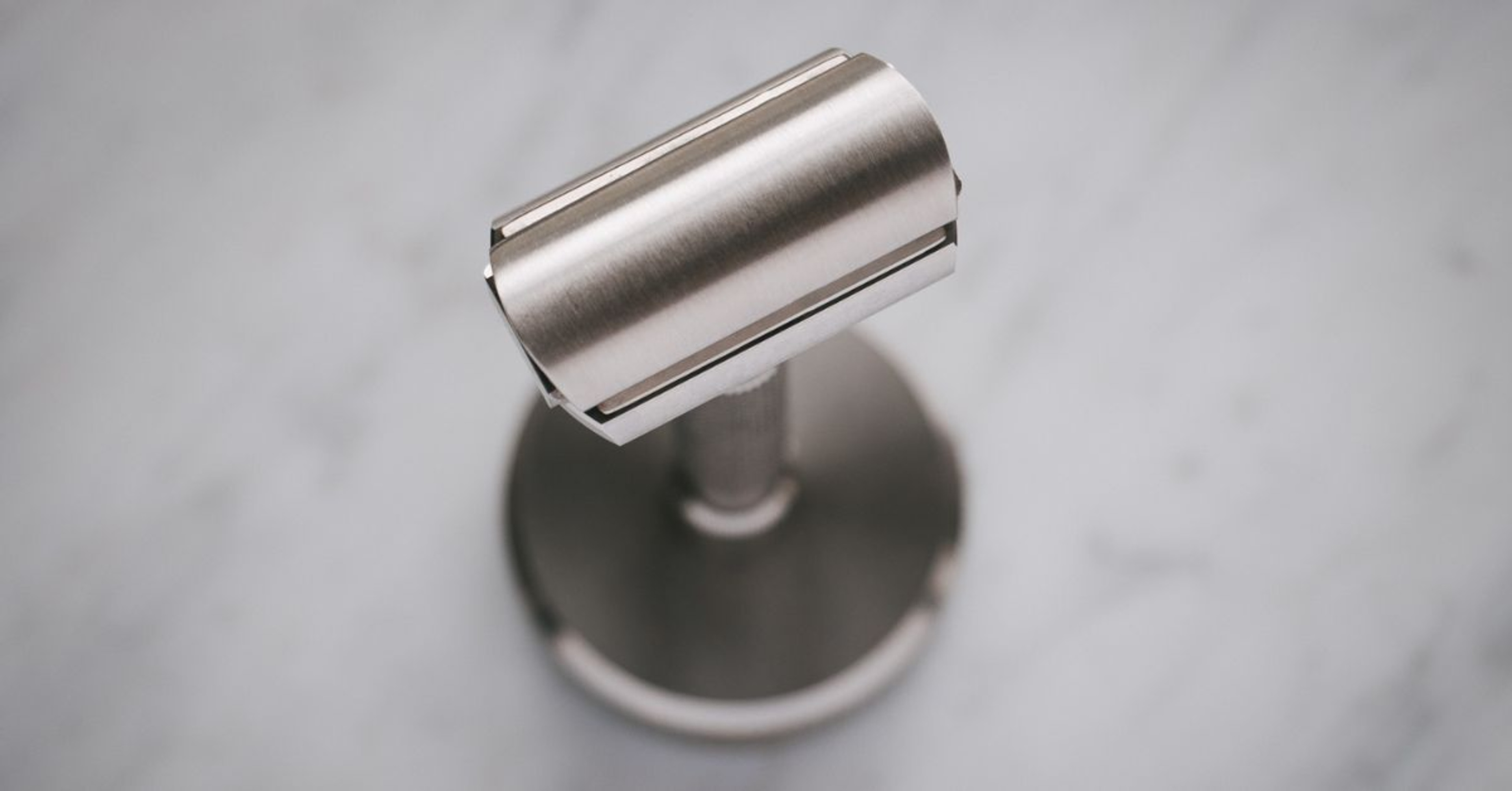 Double-Edge Safety vs. Cartridge Razors: What To Expect