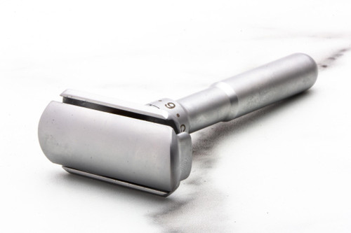 Merkur | Futur Matte Adjustable DE Safety Razor with Snap Closure - Pre Owned